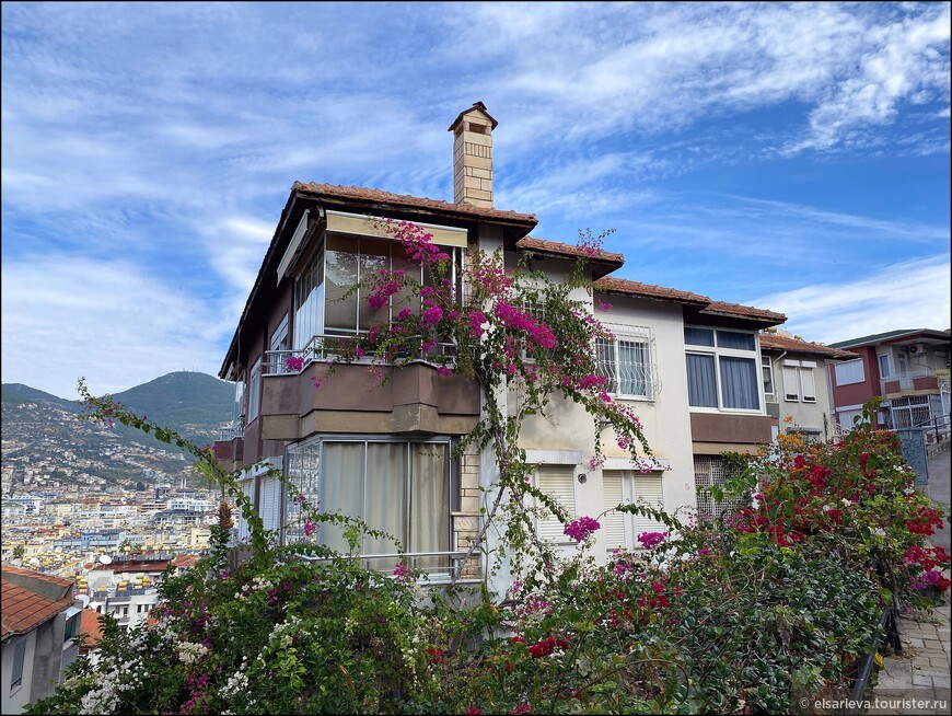 Аланья в ноябре. Пещера Дамлаташ. Красная башня. Судоверфь Терсане.