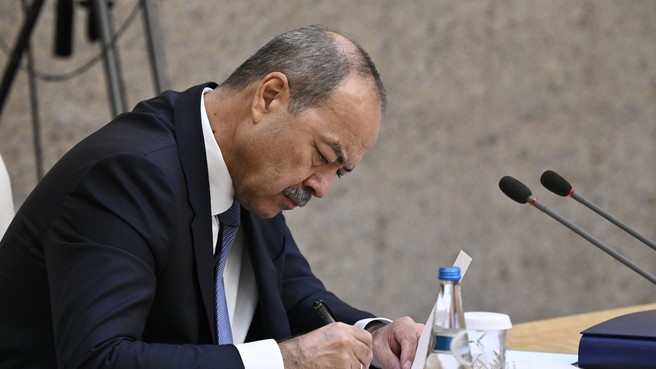 Премьер-министр Узбекистана Абдулла Арипов на заседании Совета глав правительств СНГ в узком составе