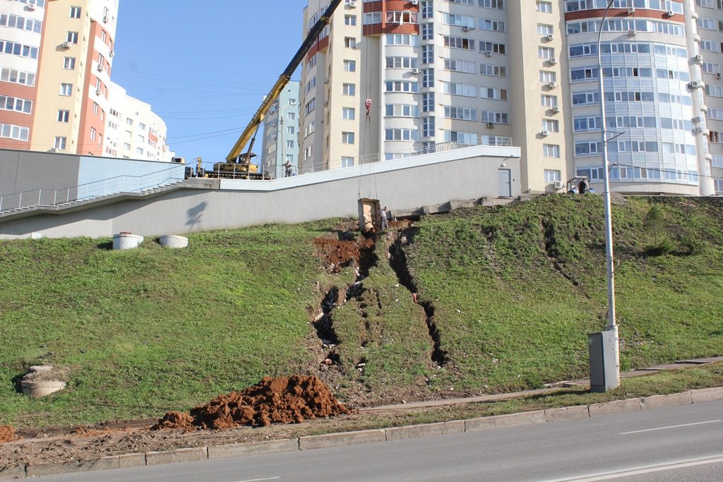 Идите уфа. Засыпанные города Уфа. Размытый склон земли. Уфа засыпанные улицы. Большие котлованы на Уфимском косогоре,.