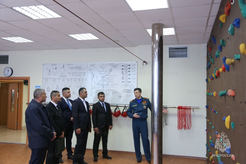 В МЧС России обсудили вопросы создания водолазного комплекса для обучения таджикских спасателей