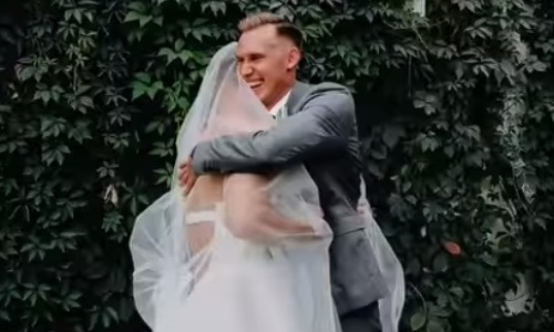 Олимпийского чемпиона из Казахстана угарно разыграли на свадьбе. Видео