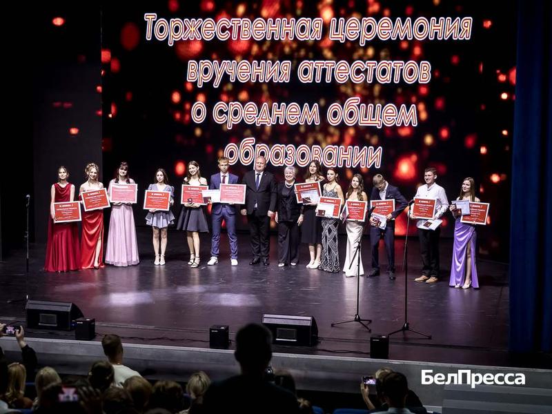 В Белгороде провели выпускные балы (фоторепортаж)