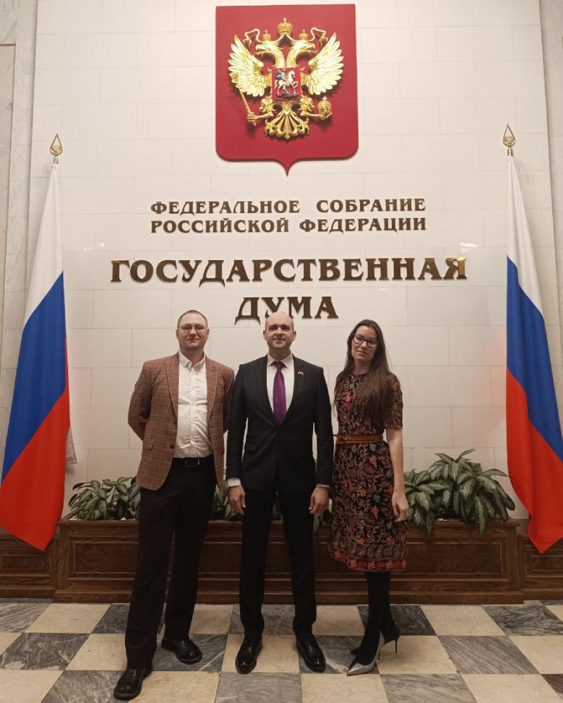 Слева направо: зам. председателя СМУ Т.А. Сафин, председатель СМУ Н.В. Руденко, член актива СМУ А.Б. Шарова