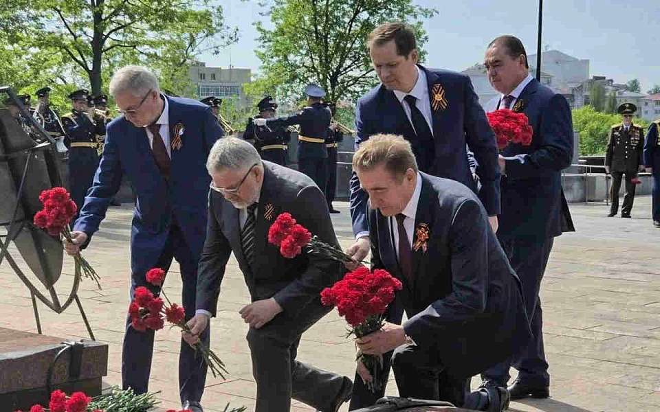 Помнить прошлое, строить будущее, жить настоящим