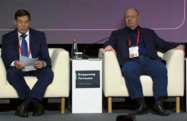 Конференция ЦИПР 2024. На фото: слева - генеральный директор ООО 