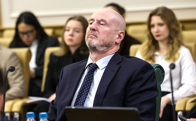 Заседание Совета по вопросам развития Сибири при Председателе Совета Федерации ФС РФ «Человеческий капитал Сибири: проблемы и перспективы развития»