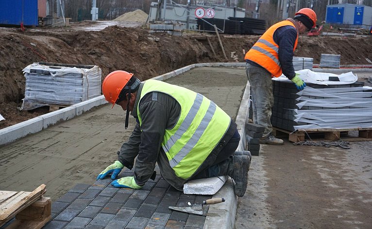 Екатерина Грибкова оценила ход строительства объектов здравоохранения в Сыктывкаре