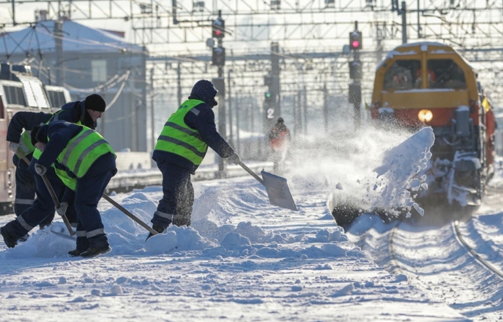 Снегоборьба. Зимнее наводнение. Каток в Западной Двине. Снегопад цен. Спецмашина для дорог.