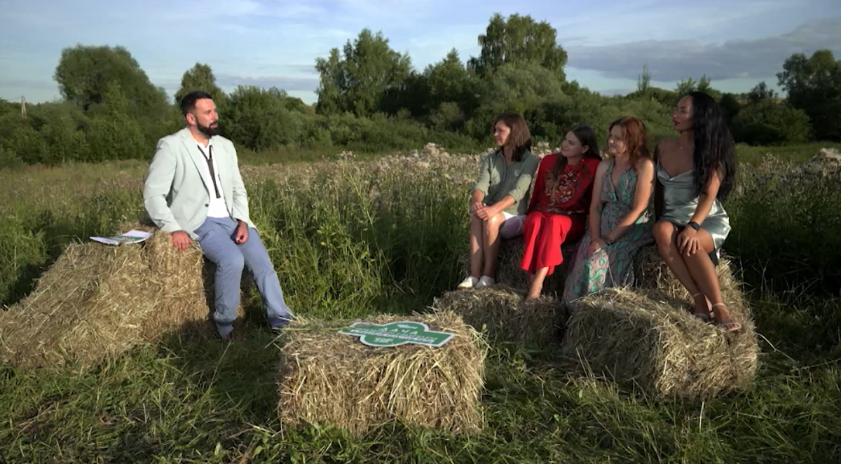 Четыре дачи передача на пятнице. 4 дачи пятница 4 выпуск. 4 дачи телеканал пятница. 4 дачи пятница 4 выпуск. Friday project.