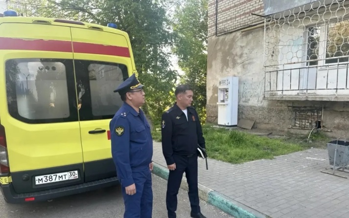 В Астрахани 17-летний подросток погиб при падении с 4-го этажа