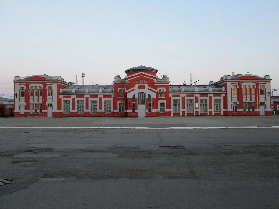 Старый железнодорожный вокзал в Барнауле. 