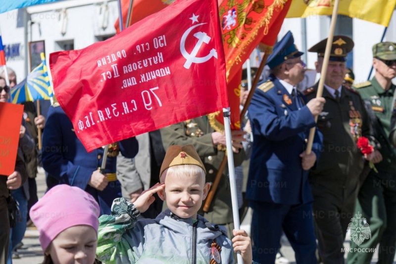 Кировские спасaтели приняли участие в торжественных мероприятиях в честь юбилея Великой Победы