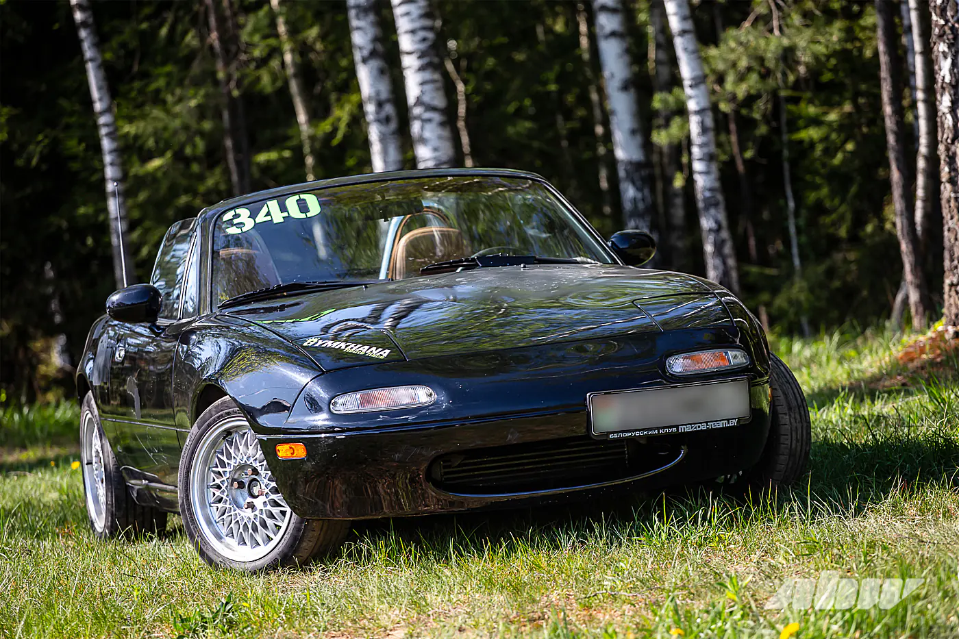Была бита, дважды горела, но побеждает в гонках: история редкой Mazda Miata из США
