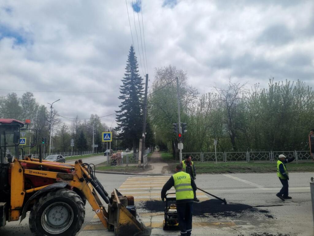 Асфальт поверх свежей дорожной разметки