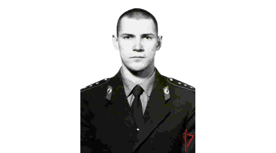 В Хабаровске росгвардейцы почтили память младшего лейтенанта милиции Сергея Четокина, погибшего 23 года в Чеченской Республике 