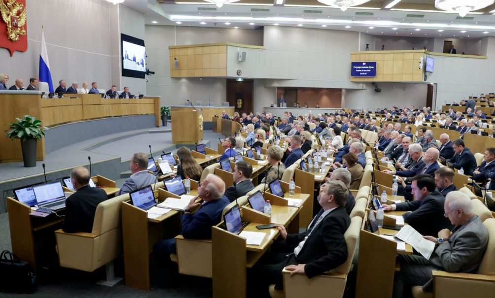 Умерший депутат Госдумы одиннадцать раз проголосовал в день смерти: нужно ли россиянам содержать сотни нажимальщиков кнопок за миллиарды рублей 