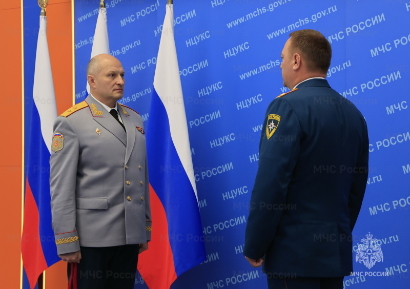 В День спасателя Александр Куренков вручил государственные награды сотрудникам МЧС России