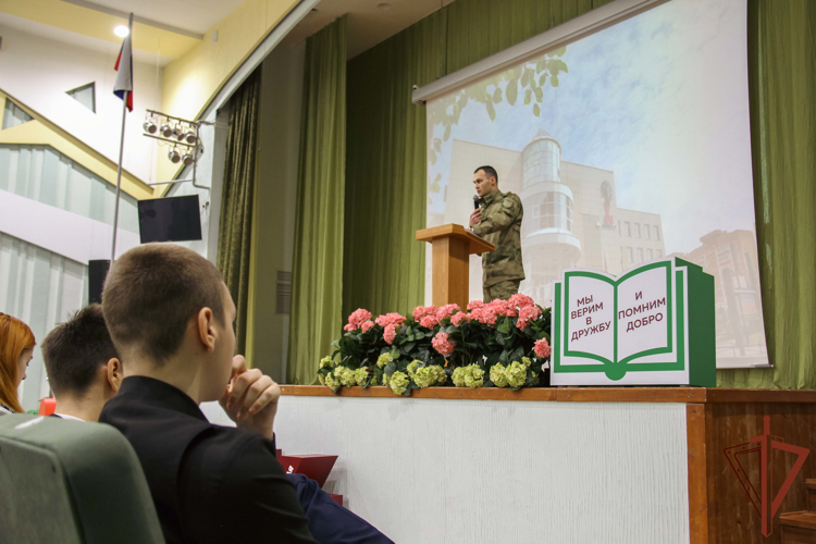 В регионах Сибири росгвардейцы провели патриотические мероприятия со школьниками 