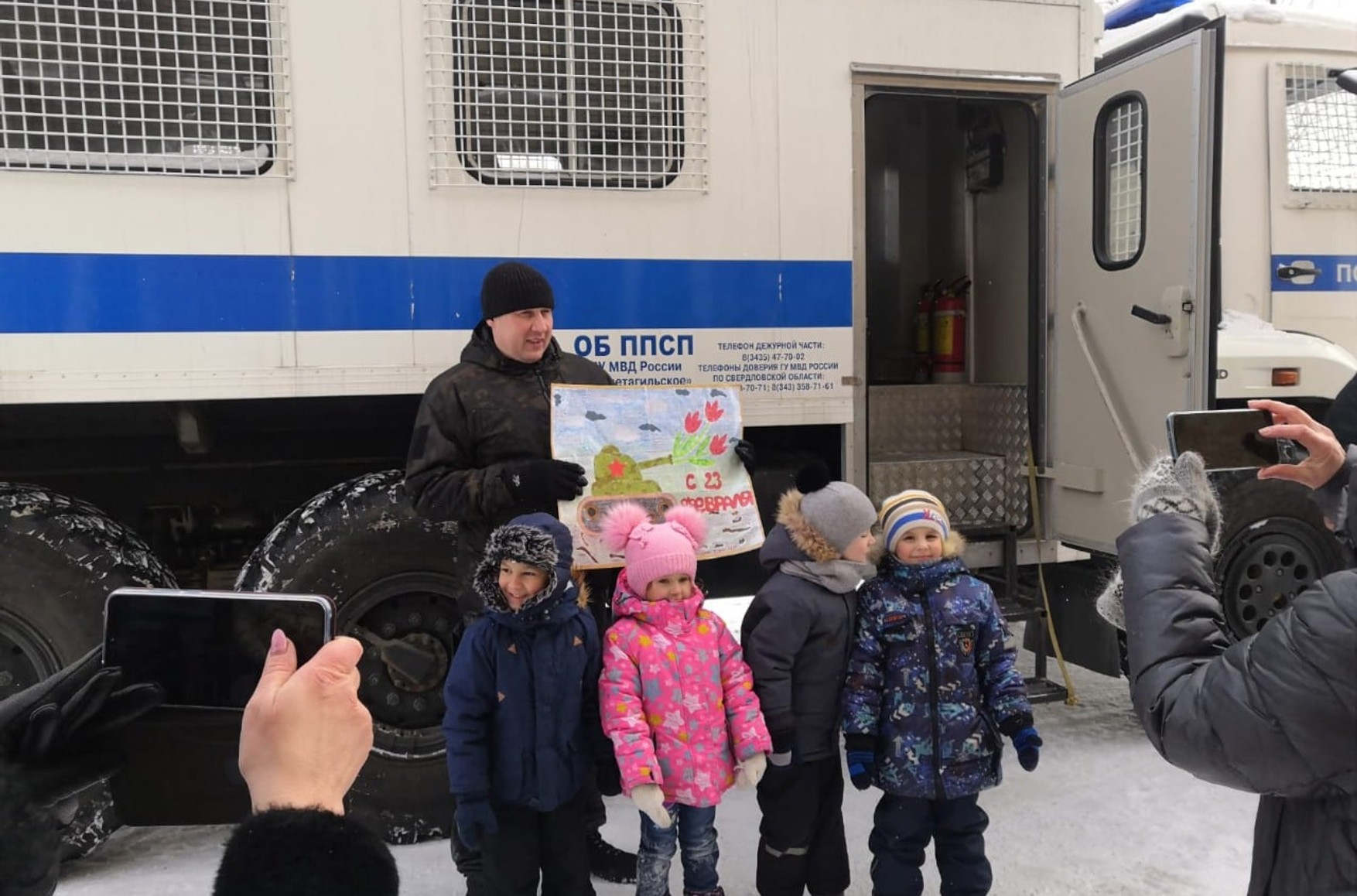 Детское нижний тагил. Дети на экскурсии в Нижнем Тагиле. Автозак полиции. Автозак в детском саду-. Автозак дети школьный.