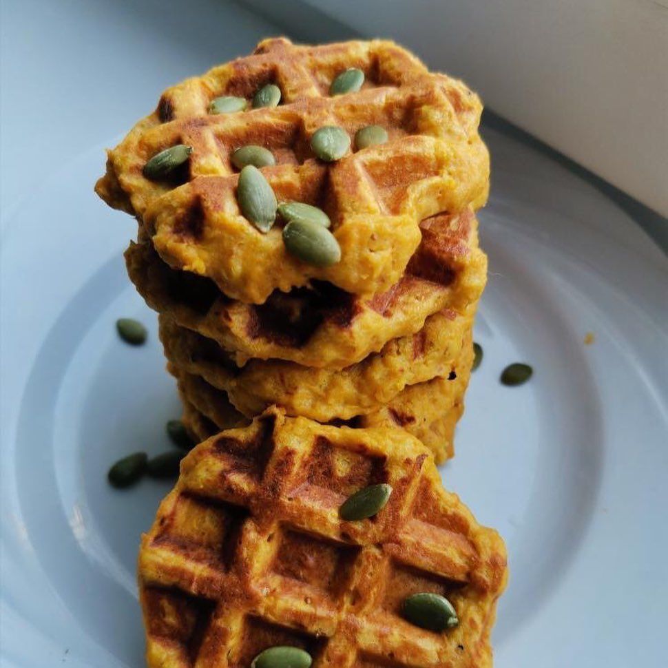 вафли без глютена в вафельнице. венские вафли без глютена. вафли без глютена. овощные вафли. вафли eggo.