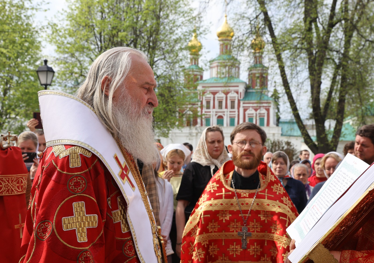 В праздник Иверской иконы Божией Матери председатель Синодального отдела по монастырям и монашеству совершил Литургию в Новодевичьем ставропигиальном монастыре