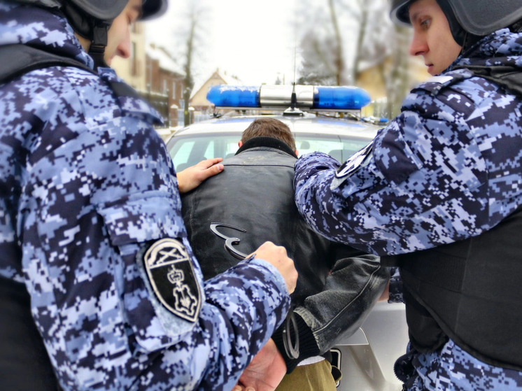 В Калининграде росгвардейцы задержали мужчину с пакетом наркотиков