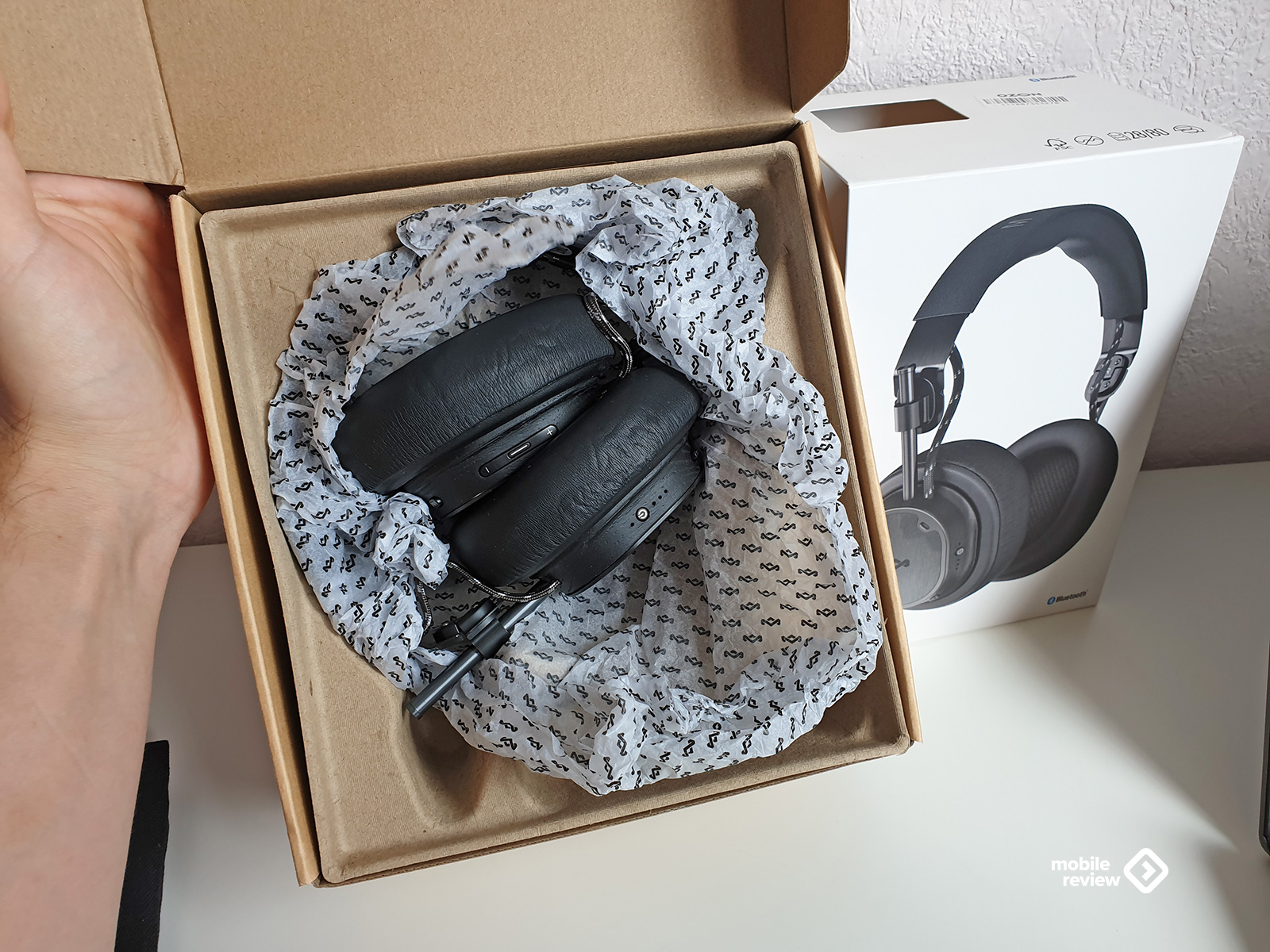 Как упаковать наушники. Наушники в упаковочной бумаге. Как упаковать наушники. Упаковка наушников. Упаковка наушников.