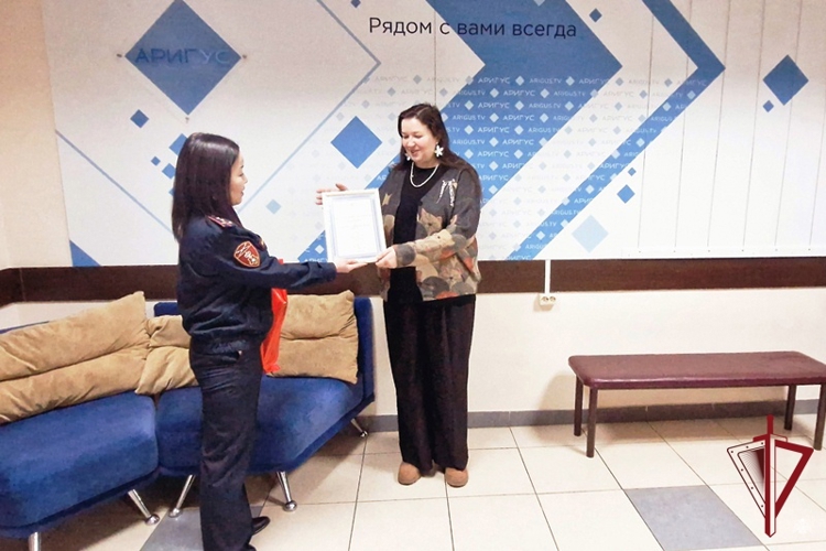 Росгвардейцы поздравили журналистов Бурятии с профессиональным праздником