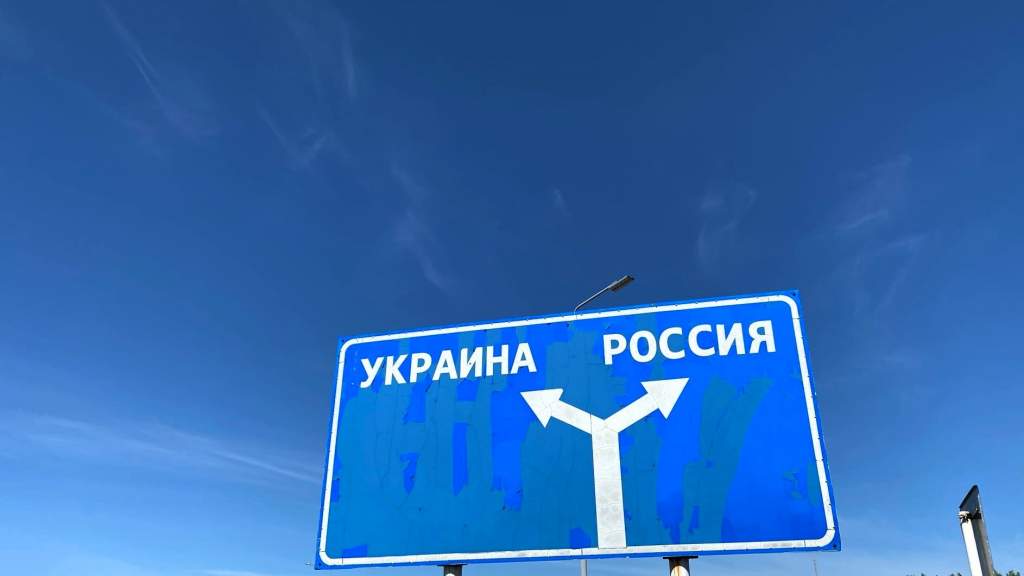 В Хомутовском районе в результате атаки дрона ранена 36-летняя курянка