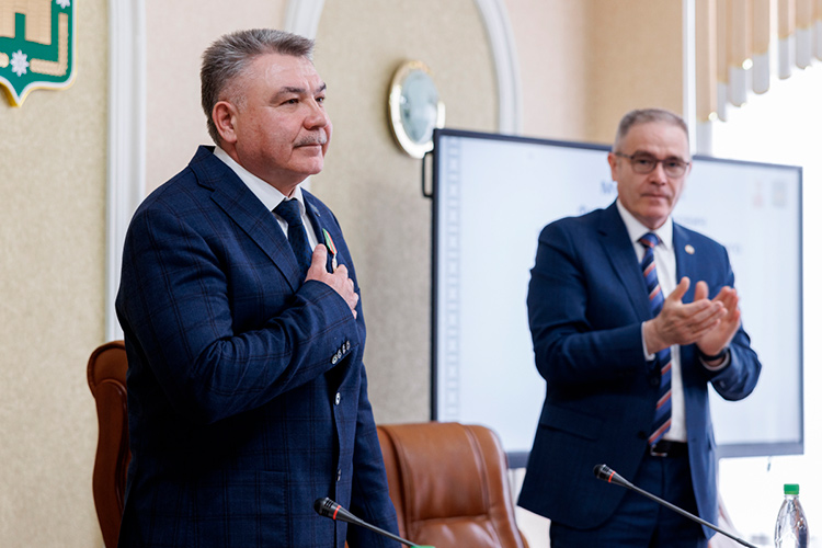 Ильшату Нуриеву придется приложить массу усилий, чтобы «поженить» три совершенно разных вуза, руководство которых совсем не горит желанием с кем-либо объединяться