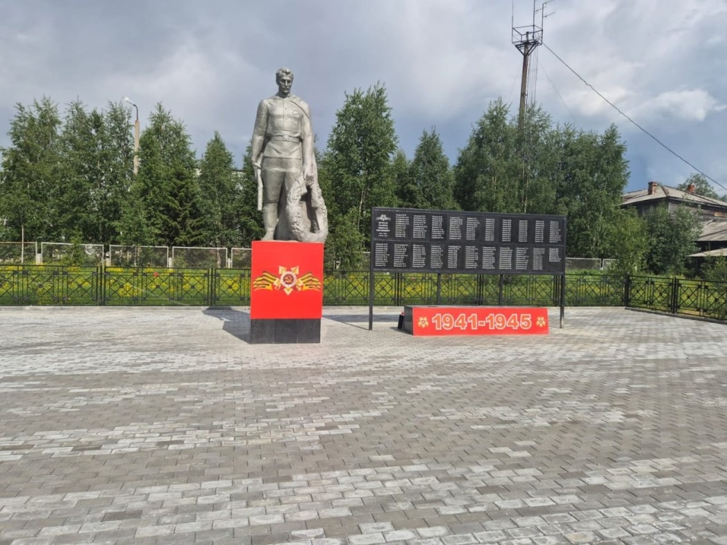 В усинском селе отреставрировали мемориал «Воин с венком»