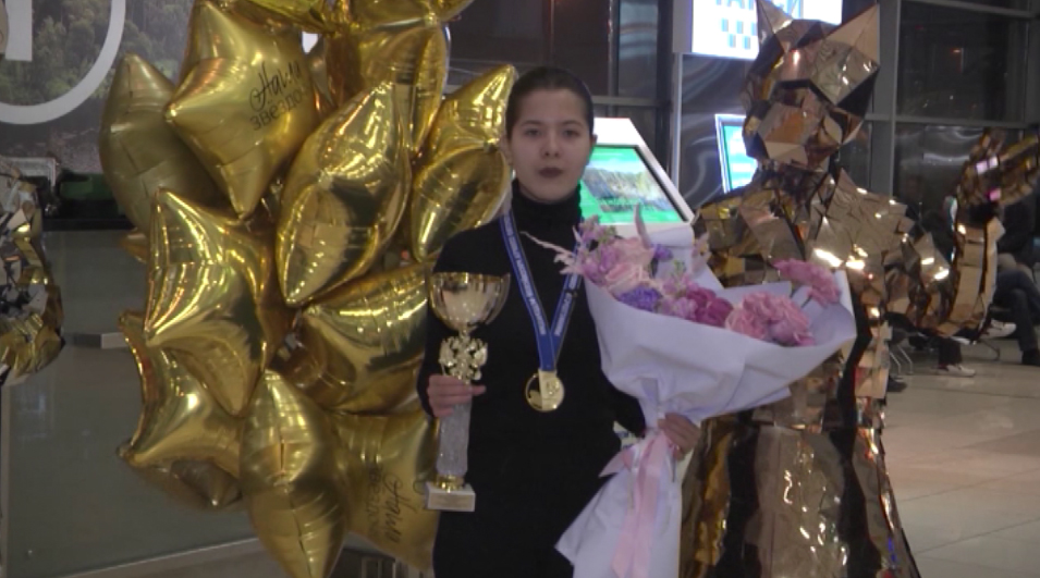 В Екатеринбург вернулась чемпионка России по блицу среди женщин Лея Гариффулина