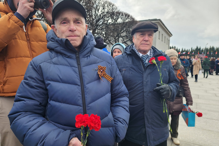 В Санкт-Петербурге представители Росгвардии почтили память погибших жителей и защитников Ленинграда