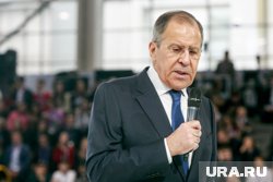 На один из вопросов журналистов Лавров заявил, что ему платят за его оптимизм 