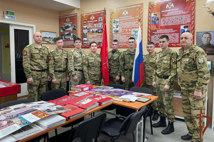 Курсанты Новосибирского военного института Росгвардии встретились с почетным ветераном войск правопорядка