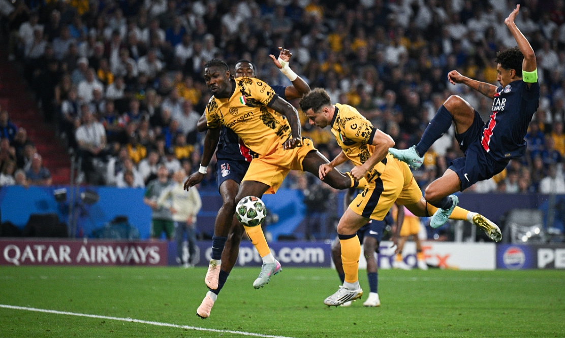 Супербитва «Милан» – «Наполи», а также игры «Кальяри» – «Интер» и «Дженоа» – «Лацио» в 3-м туре чемпионата Италии на телеканале «МАТЧ!»