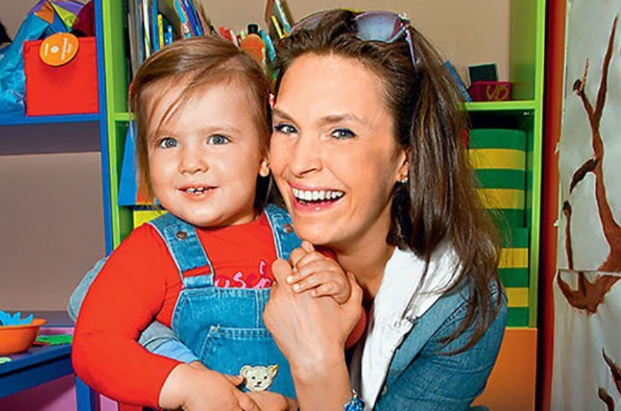 бизи филиппс с дочерьми. актрисы ставшие мамами после 40 лет. марсия кросс беременна. ума турман беременна 1998.