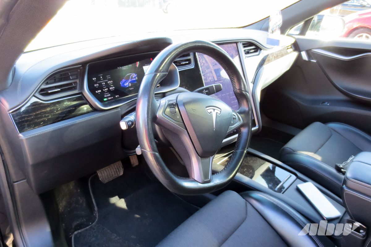 Tesla_Model_S_руль