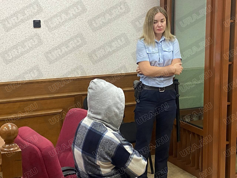 Татьяна лицо от журналистов старалась прятать