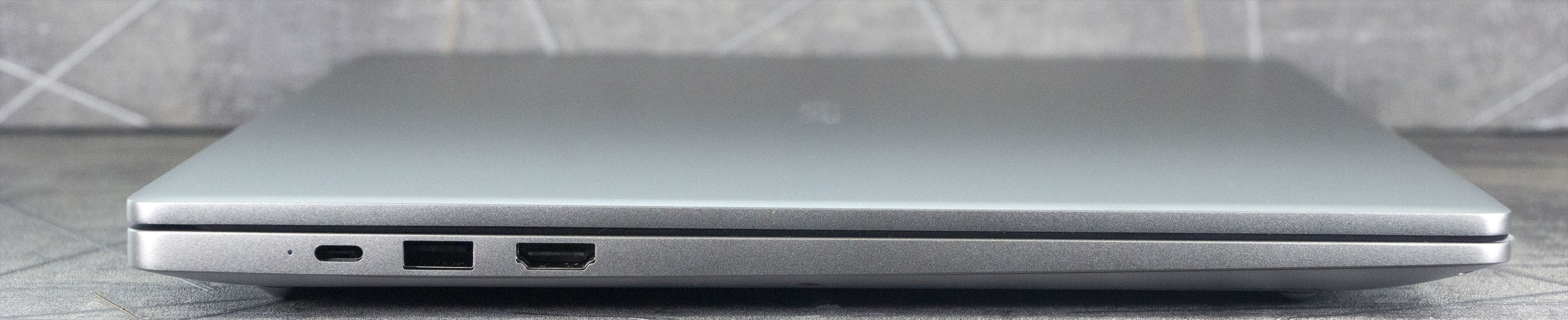 Ноутбук honor magicbook x16 2024 gray. Ноутбук с торца.