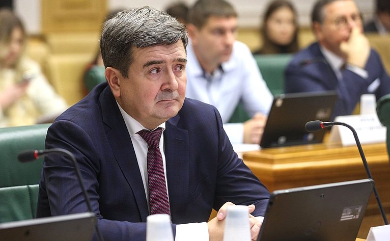 Круглый стол на тему «Особый порядок привлечения к административной ответственности судей и иных должностных лиц, выполняющих определенные государственные функции»