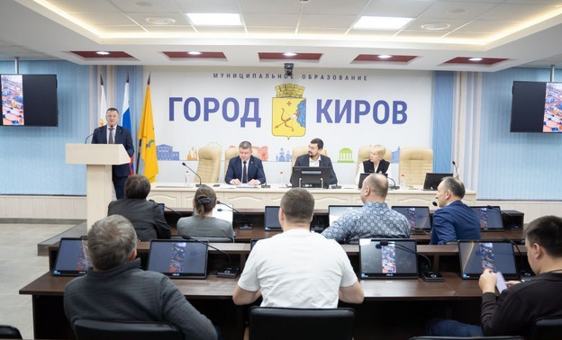 В Кирове начали вывозить опасные отходы с улицы Искры