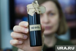 Мастер-класс по рисованию нефтью провели мэрам Ямала перед итоговым советом глав