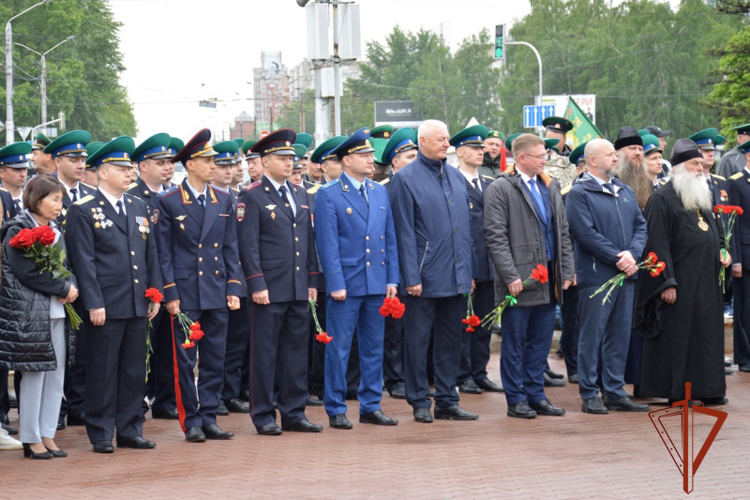 Росгвардейцы приняли участие в памятных мероприятиях ко дню пограничника