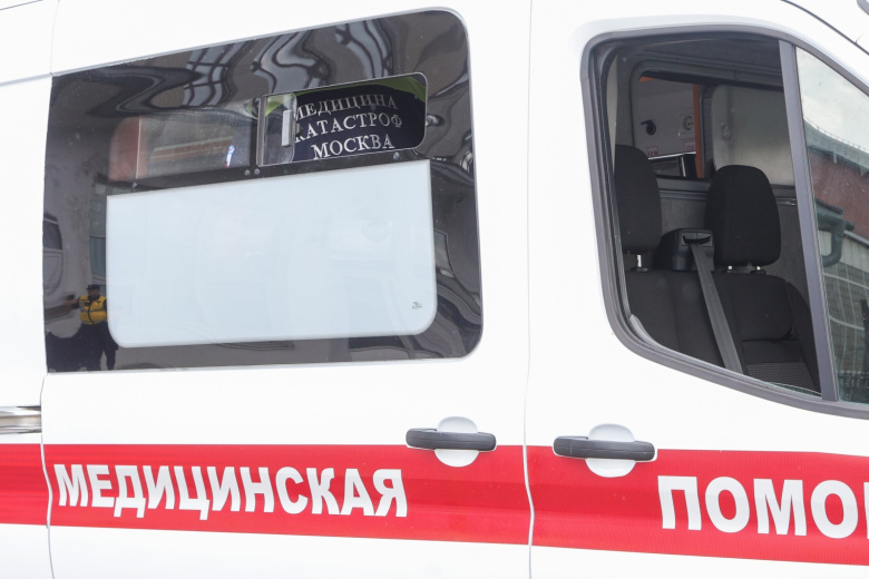 Петербуржец пустил в ход кулаки в машине скорой помощи