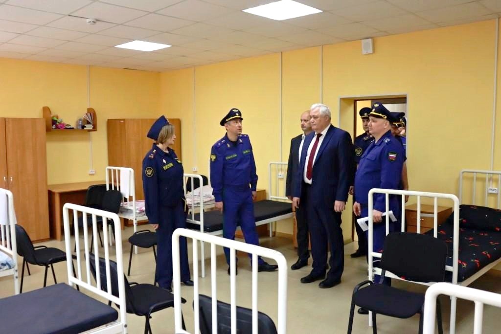 Прокурор Мурманской области и представители общественности посетили исправительный центр в Мурманске