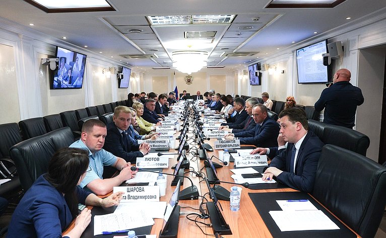 Расширенное заседание Комитета СФ по федеративному устройству, региональной политике, местному самоуправлению и делам Севера области (в рамках Дней Кировской области в Совете Федерации)