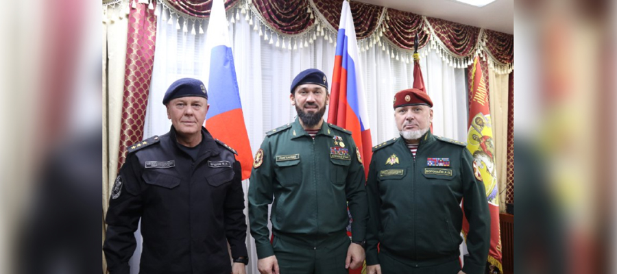 В Росгвардии вручили темно-синий берет и знак спецназа Герою России генерал-майору Магомеду Даудову