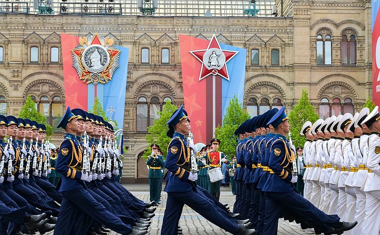Председатель Совета Федерации Валентина Матвиенко присутствовала на военном параде в ознаменование 81-й годовщины Великой Победы