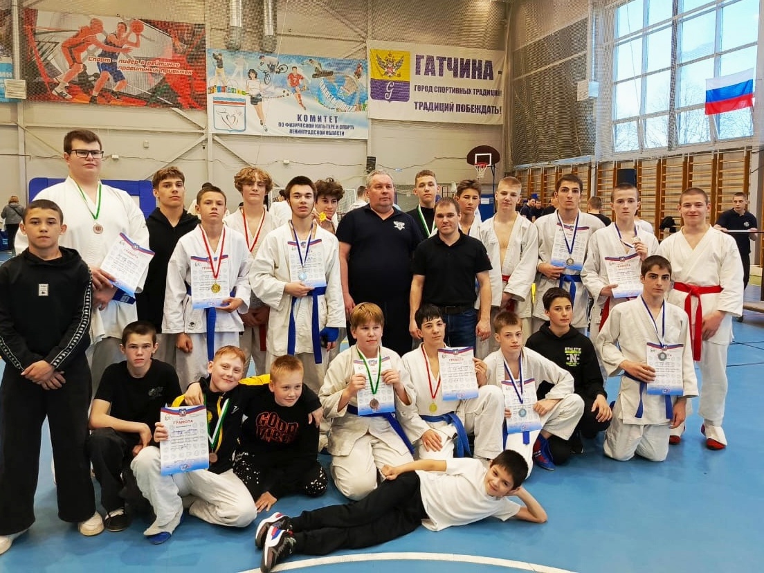 Наши бойцы наносят решающий удар противнику 